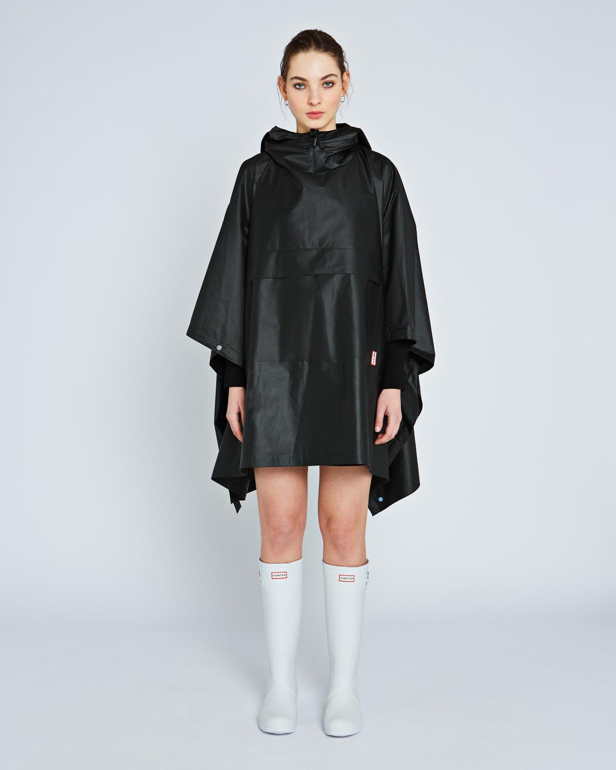 HUNTER Original Waterproof Vinyl Poncho in Black - Lyst