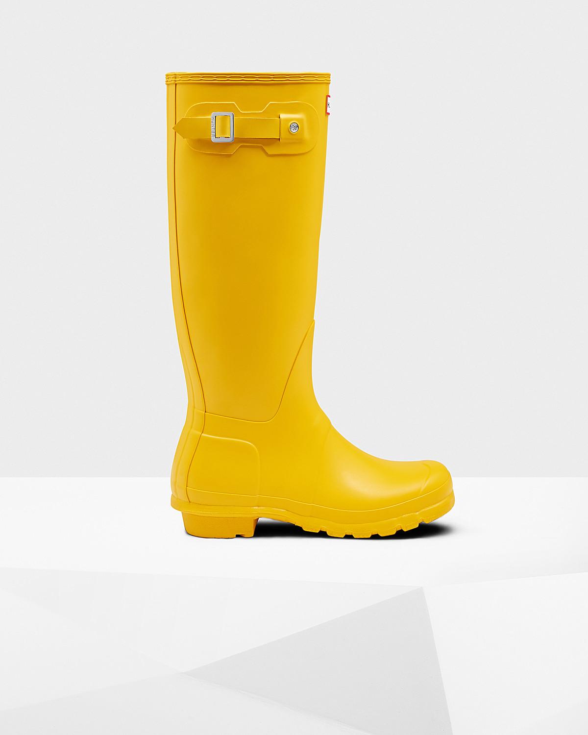 Hunter Women's Original Tall Wellington Boots in Yellow | Lyst