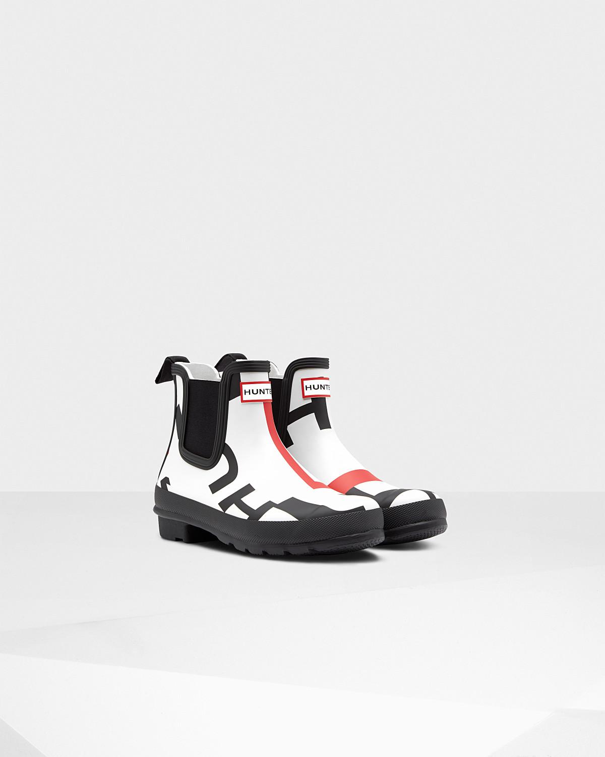 hunter exploded logo boots