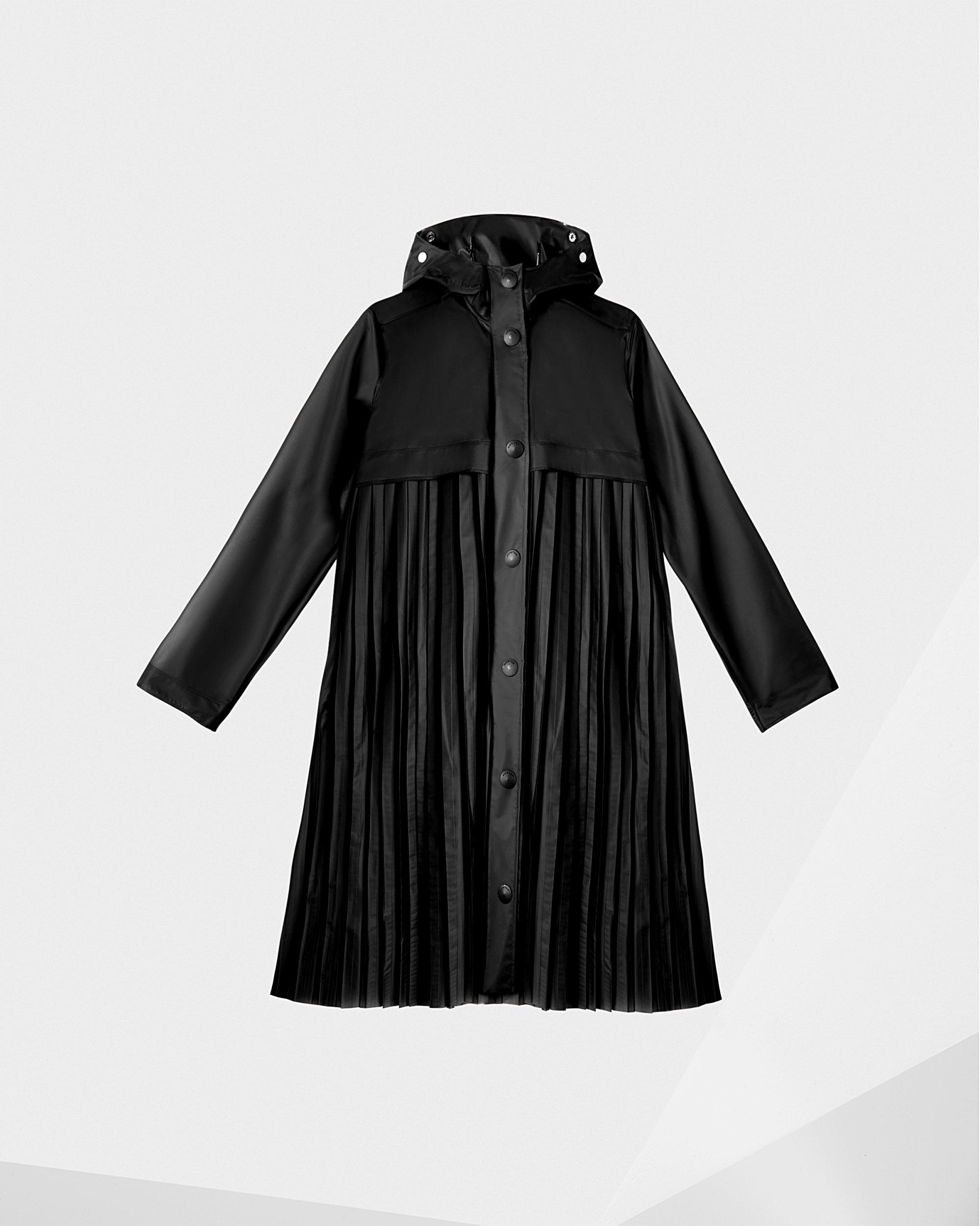 HUNTER Women's Original Pleated Vinyl Waterproof Coat in Black | Lyst