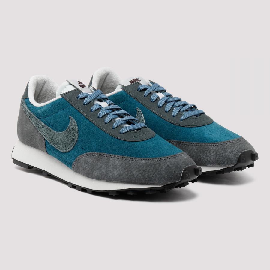 blue nike daybreak