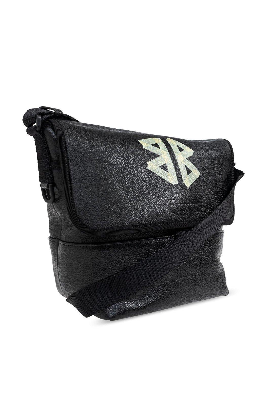 【23SS】BALENCIAGA Explorer Small メッセンジャー バッグ Men's Explorer Messenger Bag Small in Black | Balenciaga US