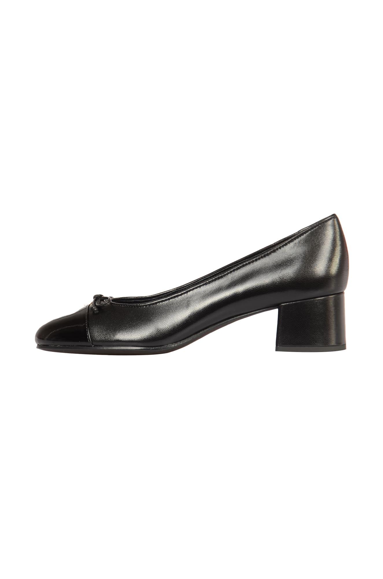 Black cap toe pumps hotsell