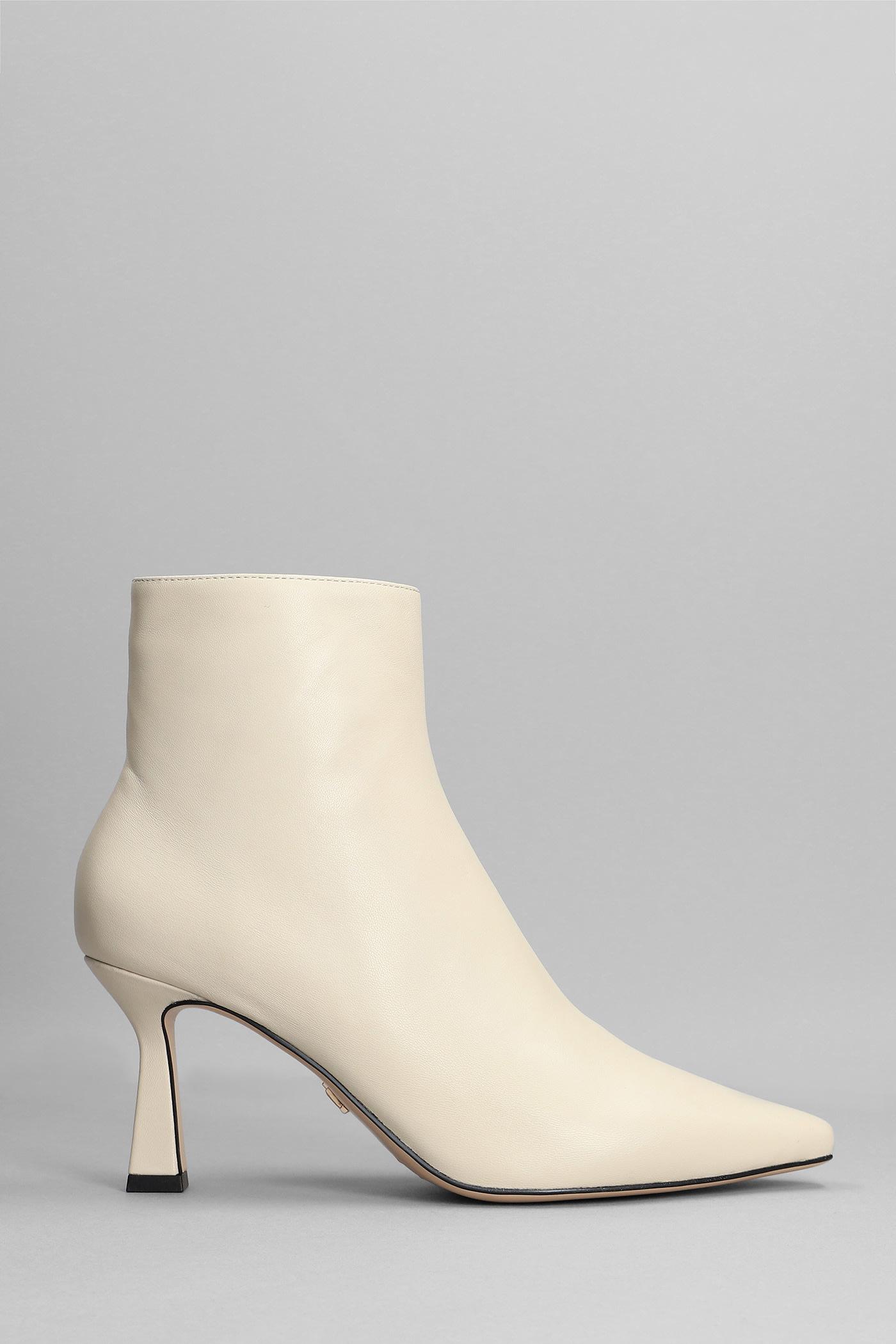 Kerel alliantie residentie Lola Cruz High Heels Ankle Boots In White Leather | Lyst