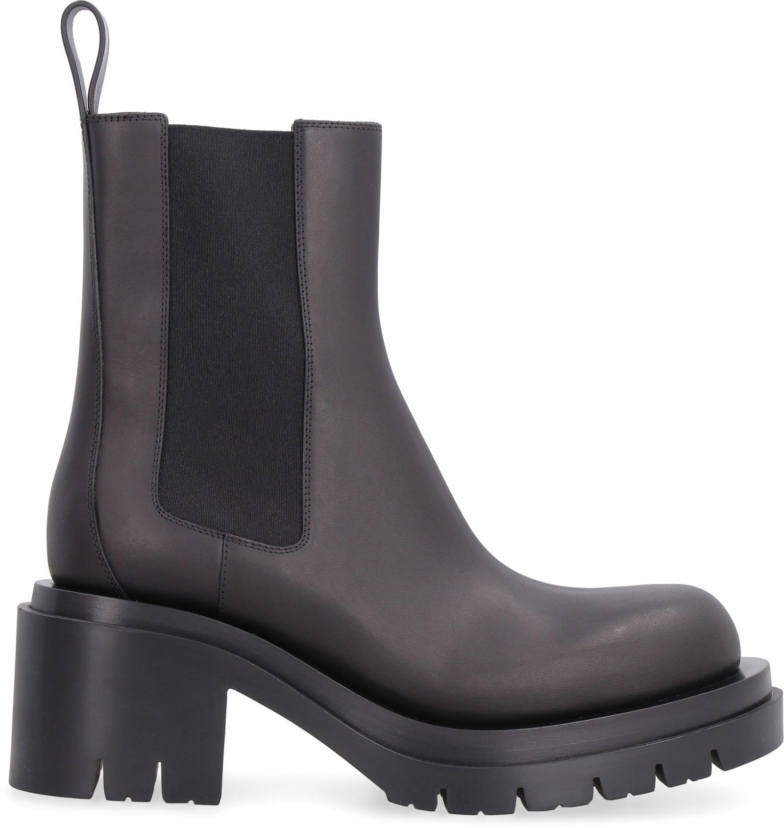 Bottega Veneta Lug Leather Boots in Black | Lyst