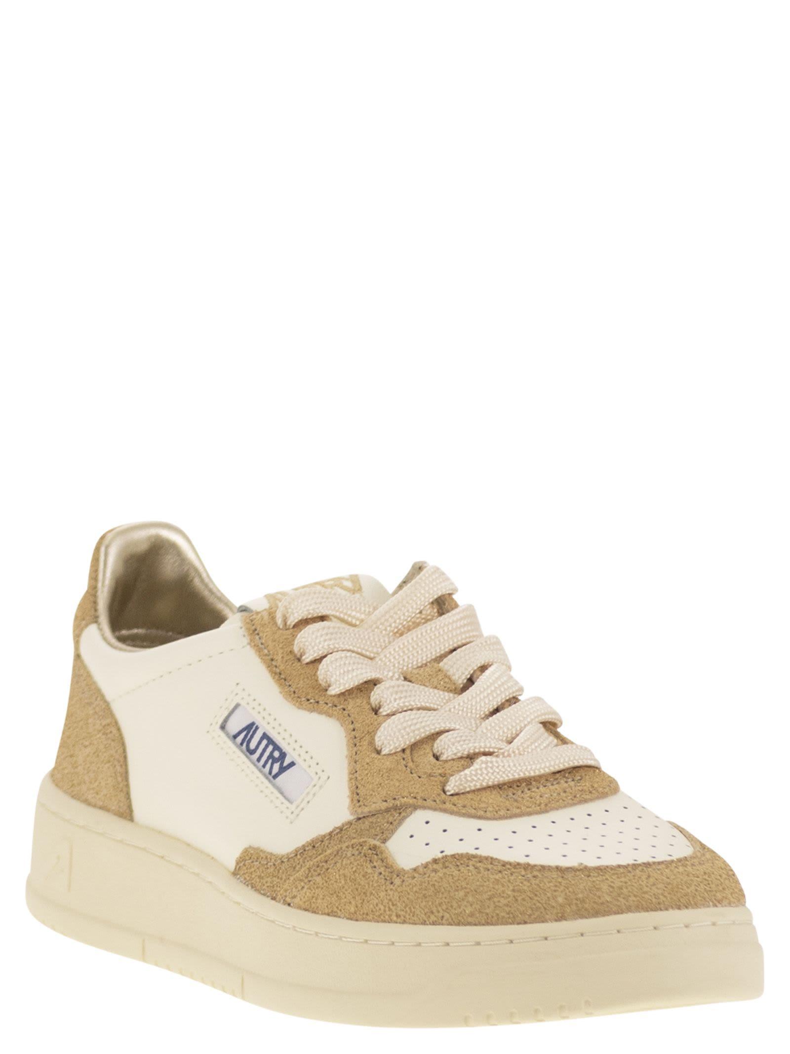スニーカー AUTRY Woman Sneakers White ROLWMY02 Autry White Sneakers Are Suddenly Everywhere This Spring