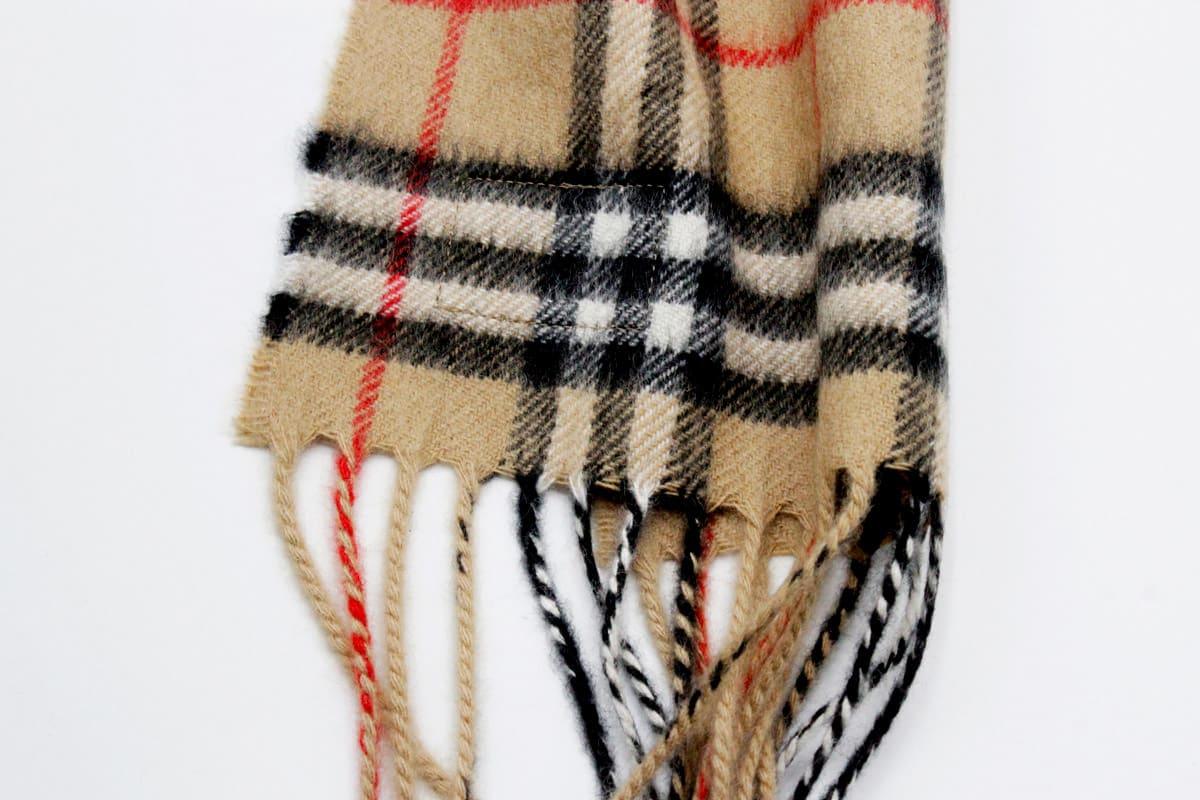 Burberry 100% Cashmere Scarf With Check Patterned Fringes Measures 127 X 20  Cm in Natural | Lyst