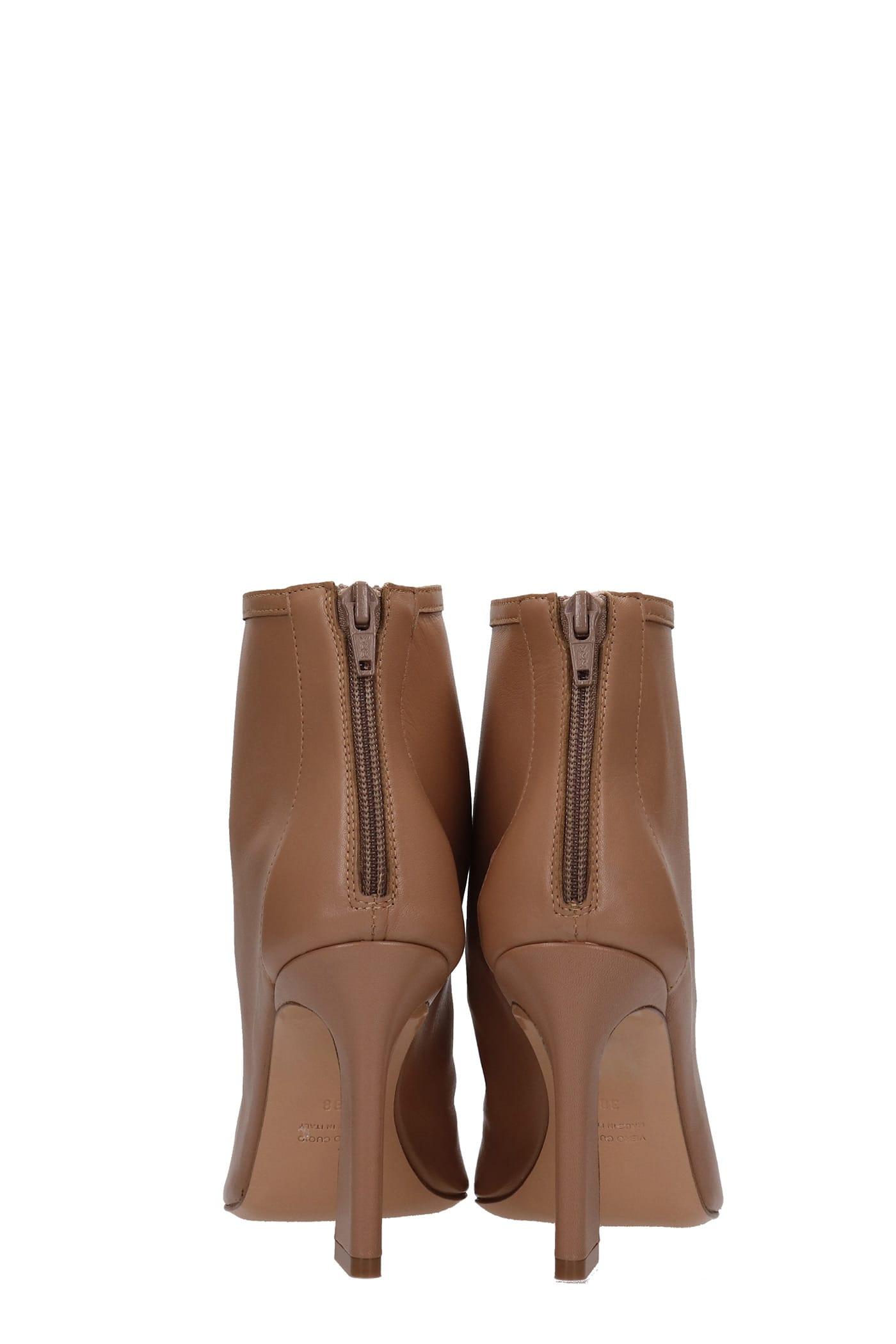 STILETTO ELEGANCE – CAMEL Stiletto heels with brooch | miMaO ®