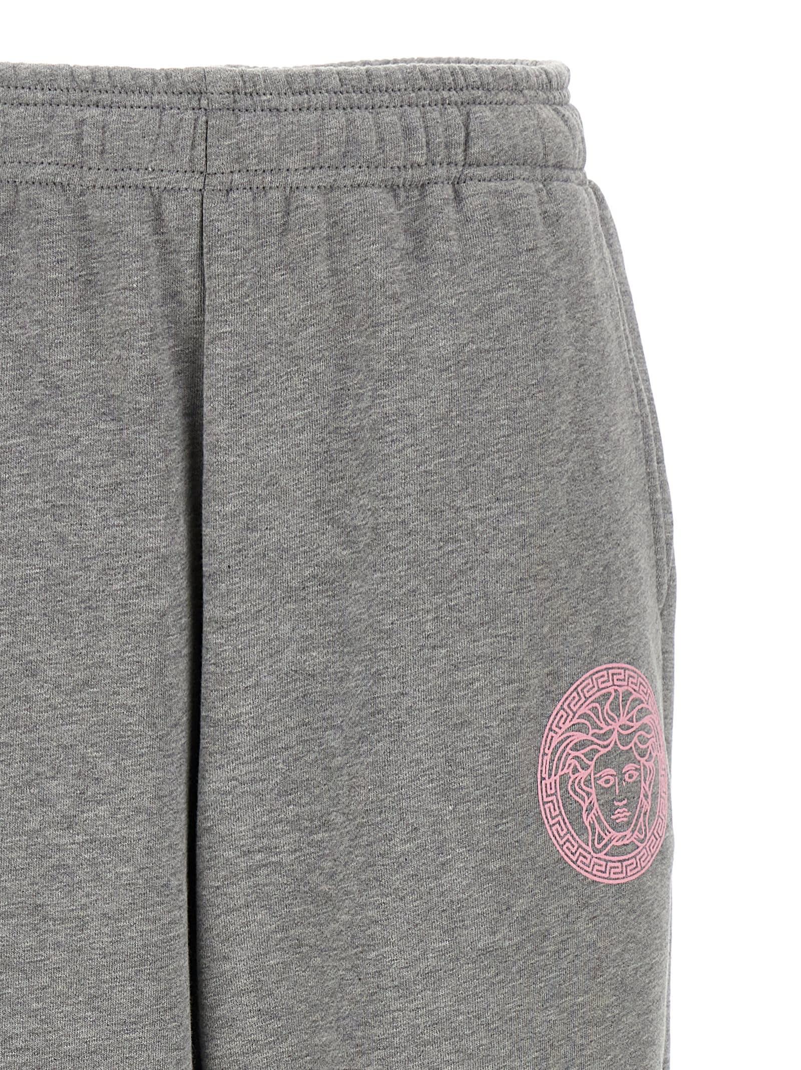 パンツ VERSACE 'La Medusa' joggers Gray Versace 'La Medusa' Joggers in Gray | Lyst