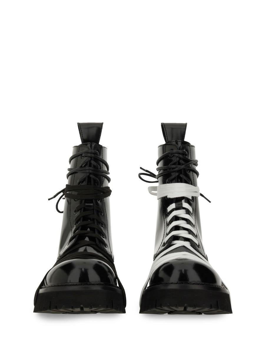 ブーツその他 Moschino Glossy Leather Lace-Up Boot With Sole Moschino Glossy Leather Lace-Up Boot With Sole - Boots