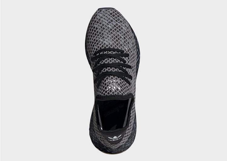 black deerupt runner shoes