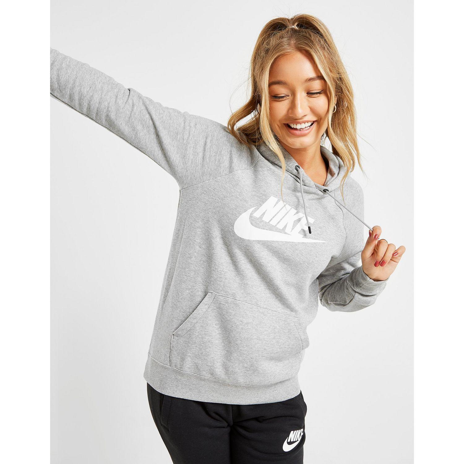 nike essential hoodie women's