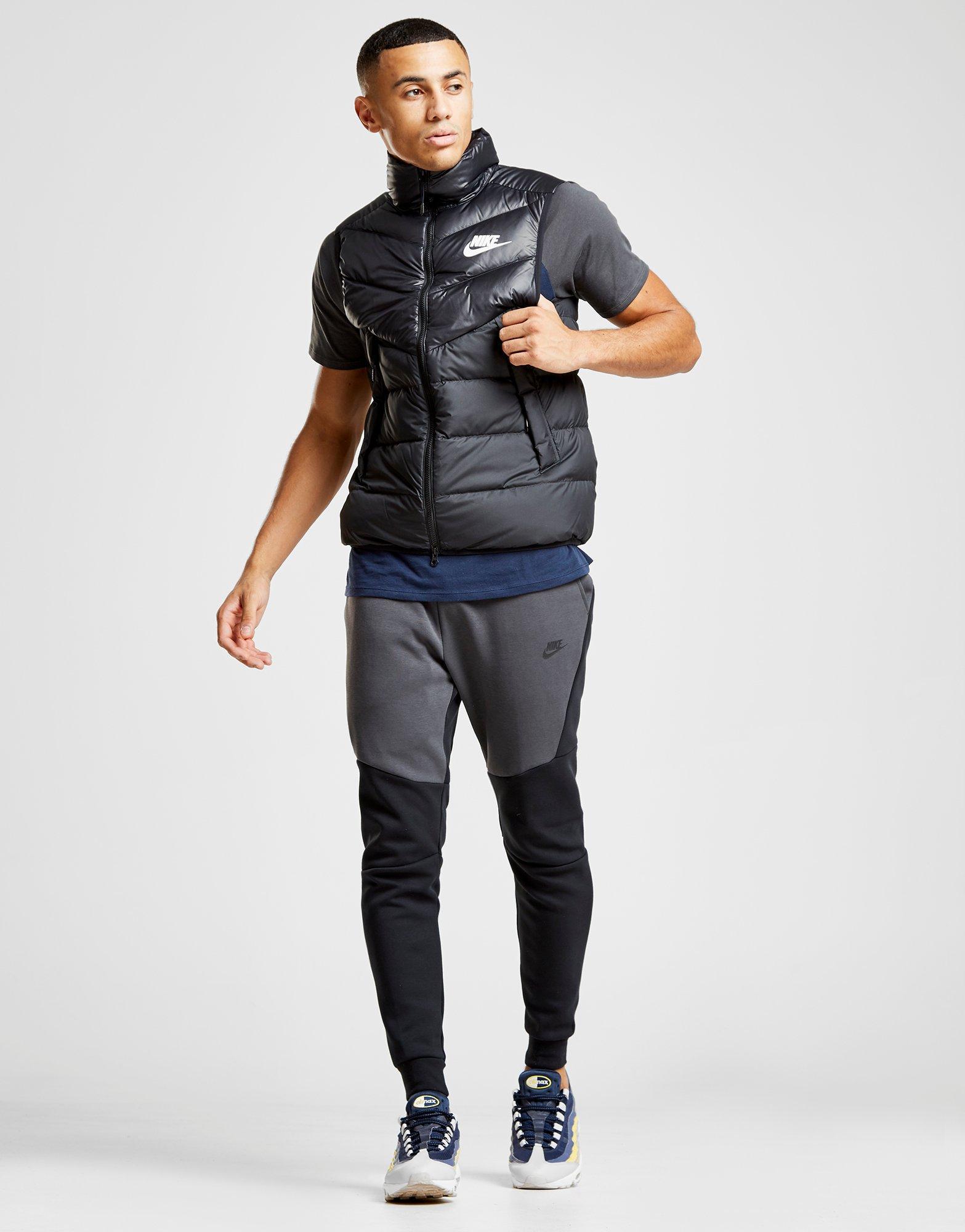 Nike Synthetic Down Padded Gilet in Black for Men - Lyst