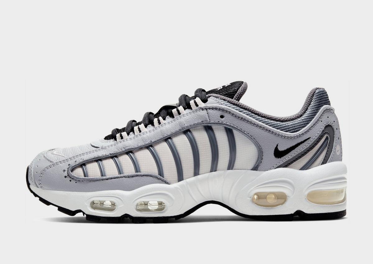 grey & white air max tailwind iv sneakers