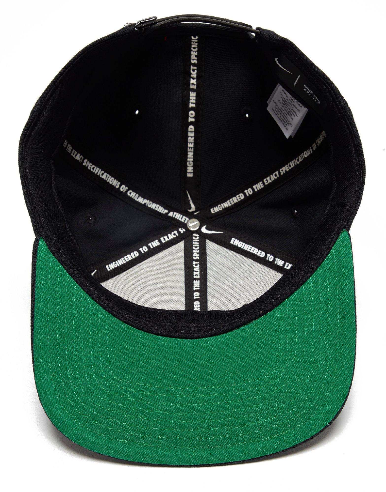 nike snapback black