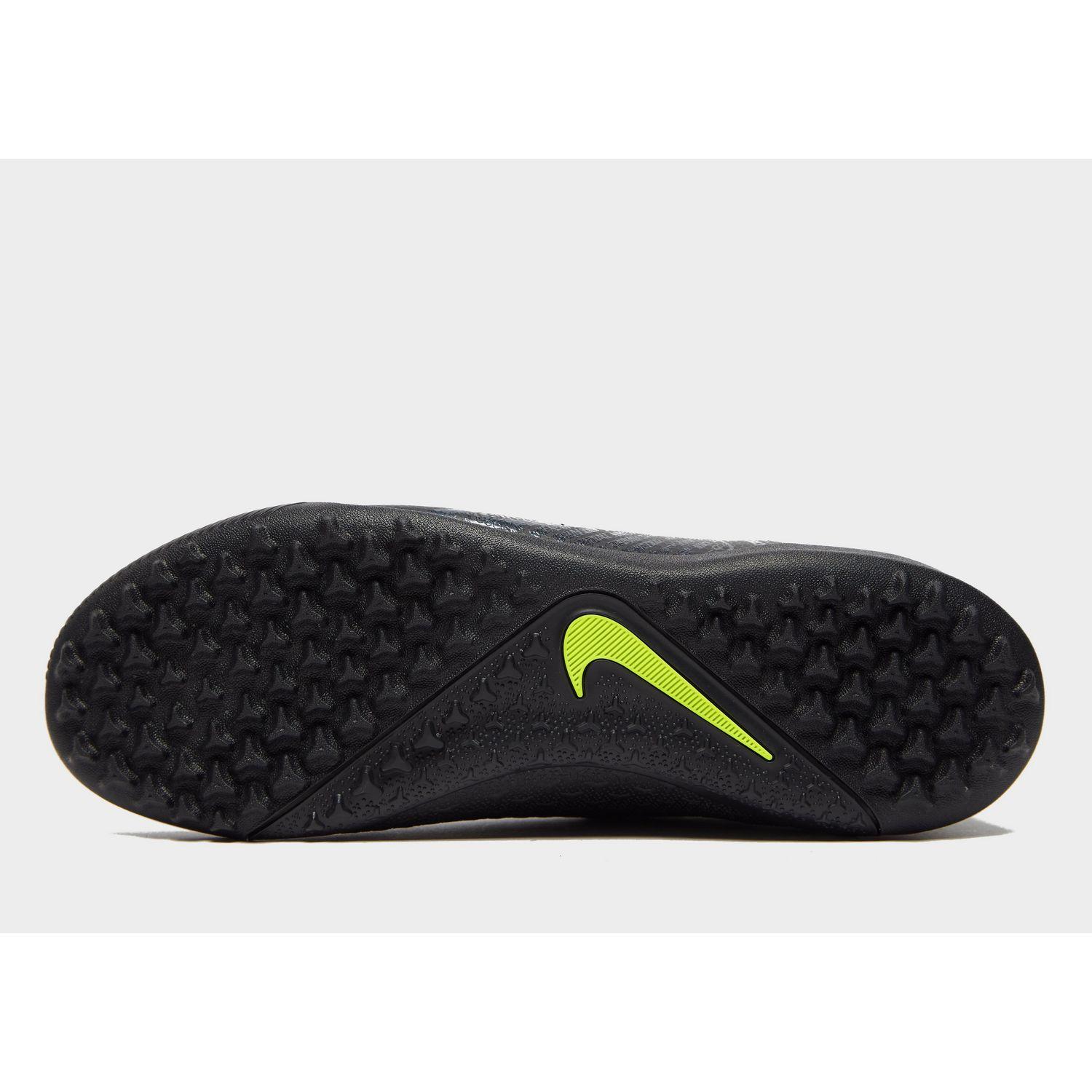 Boys 'Nike Jr. Phantom Vision 2 Club Dynamic Fit MG Soccer .