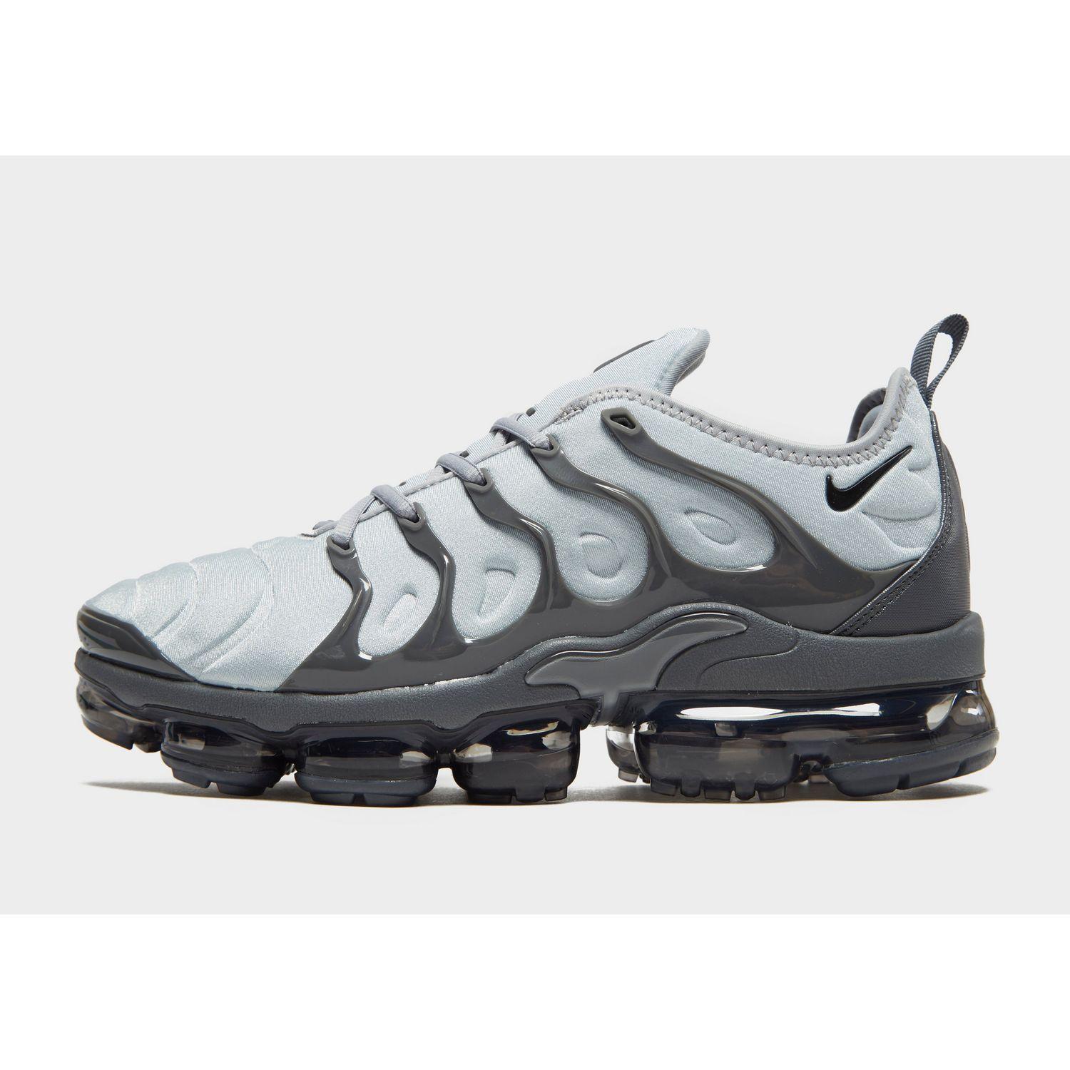 grey air vapormax plus