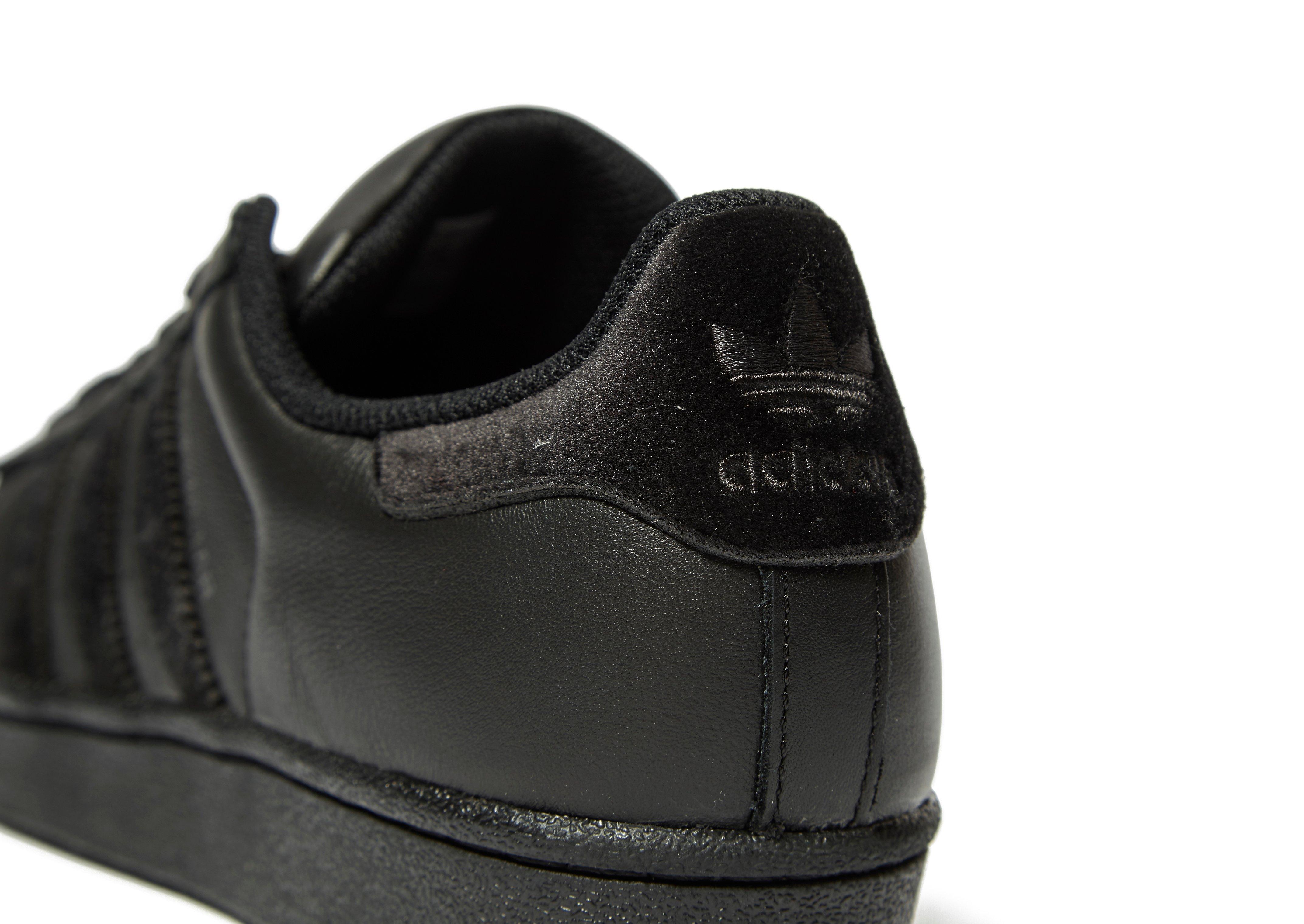 adidas superstar black velvet