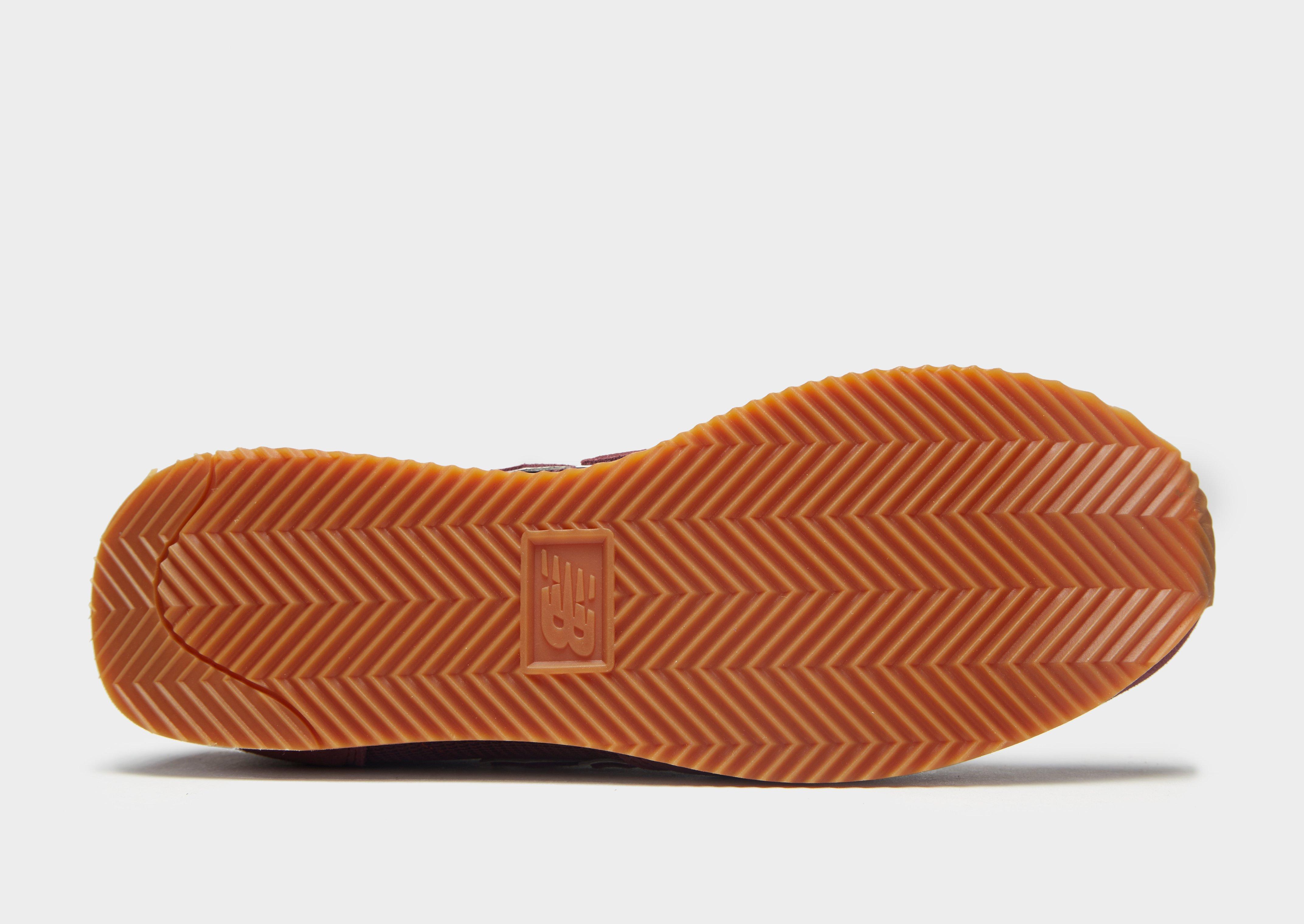 new balance 220 contrasted