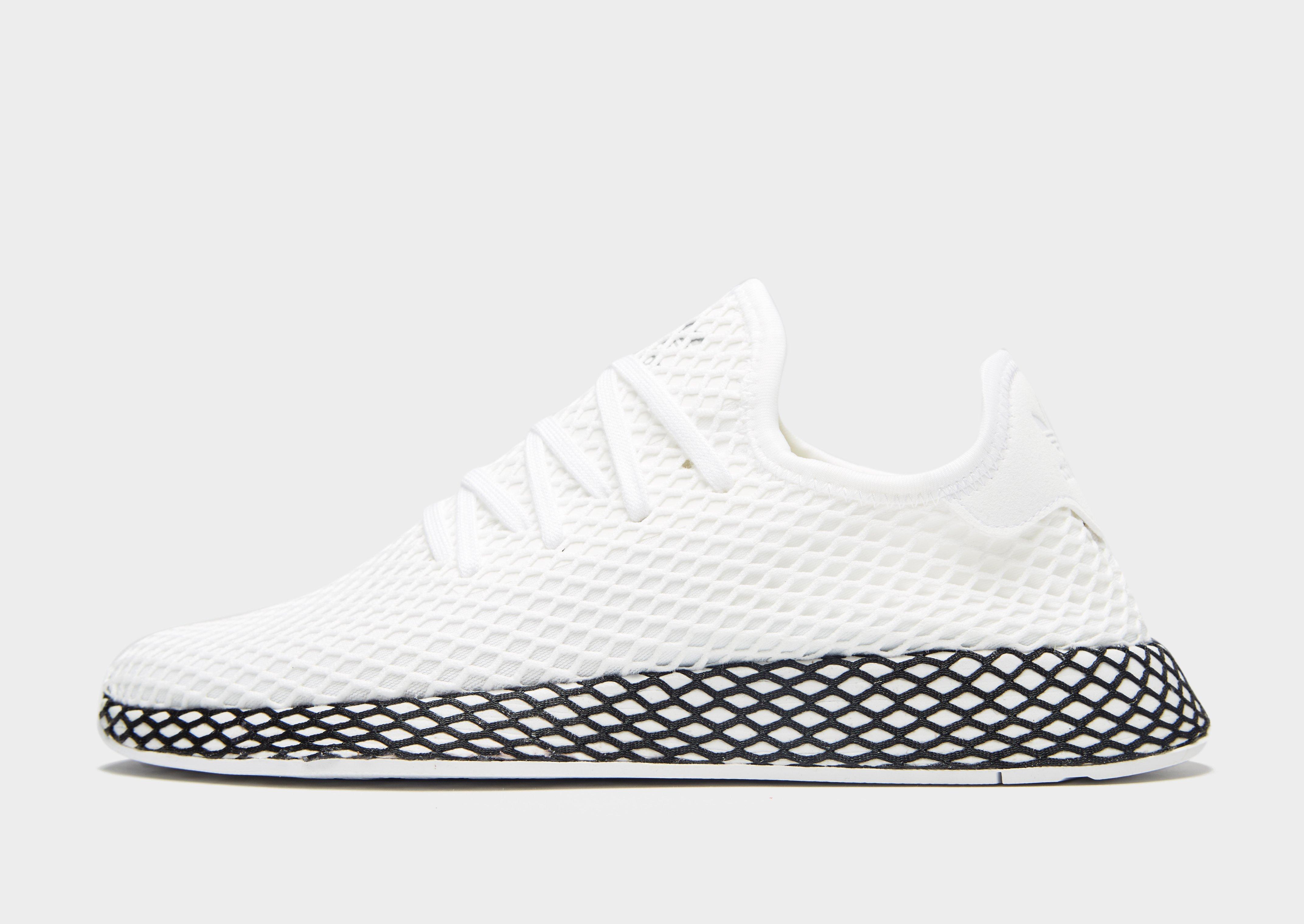 deerupt runner white black