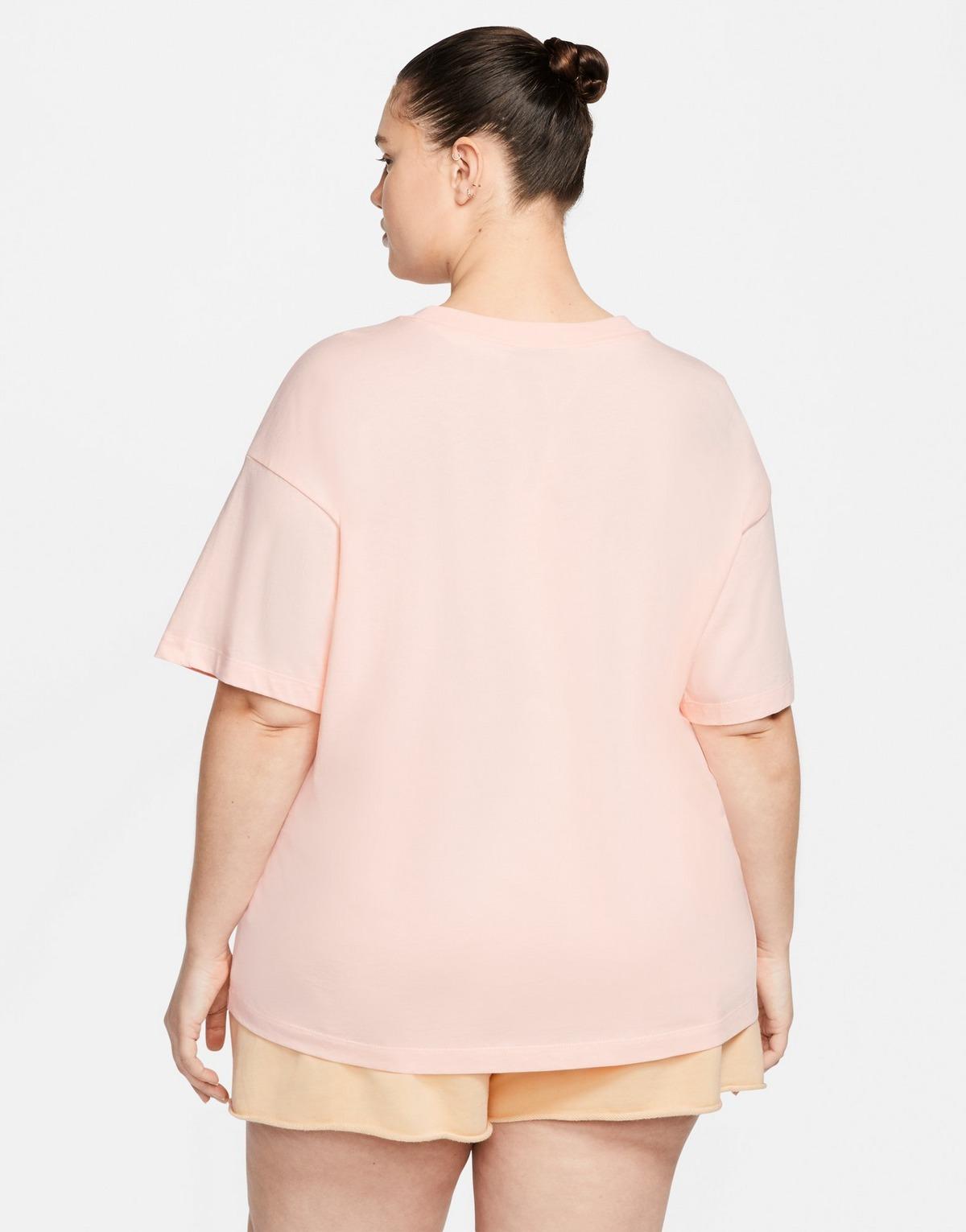 nike essential boyfriend