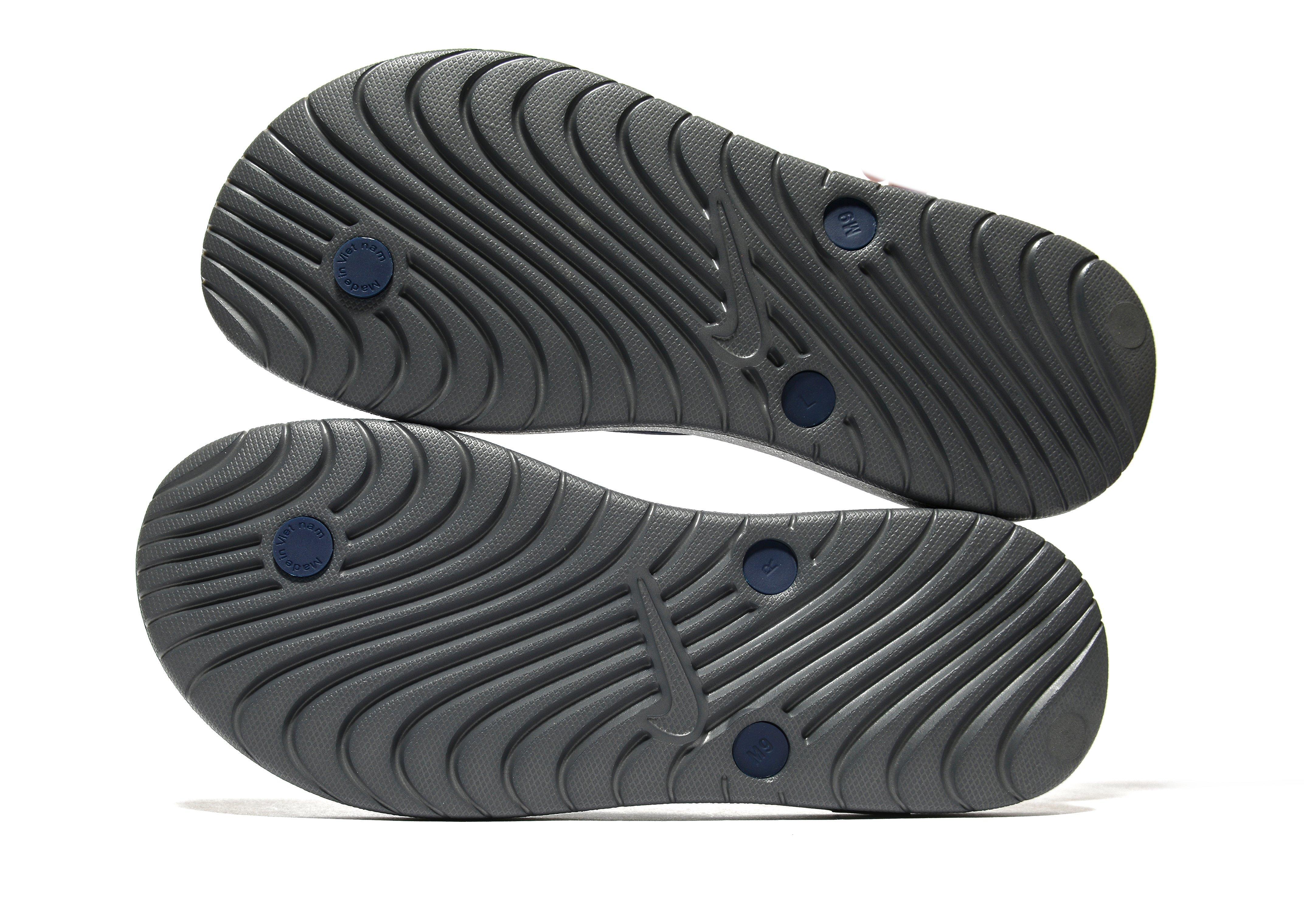 solay nike flip flops