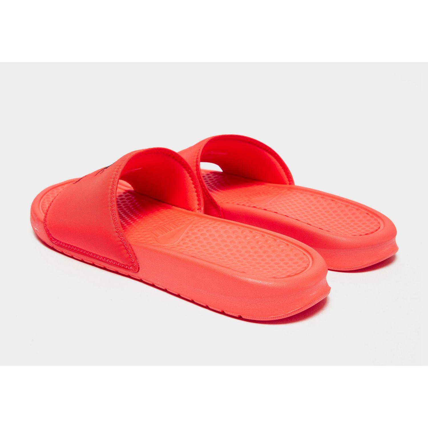 nike sportswear benassi text slides