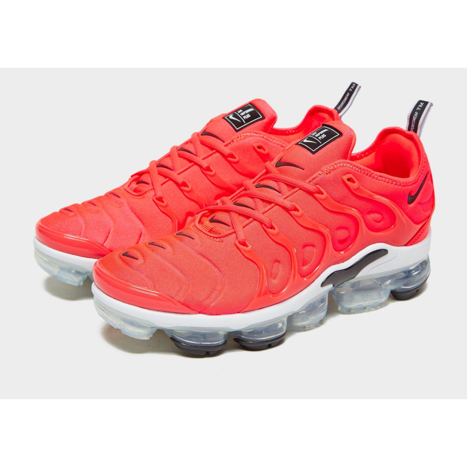 vapormax plus crimson orange