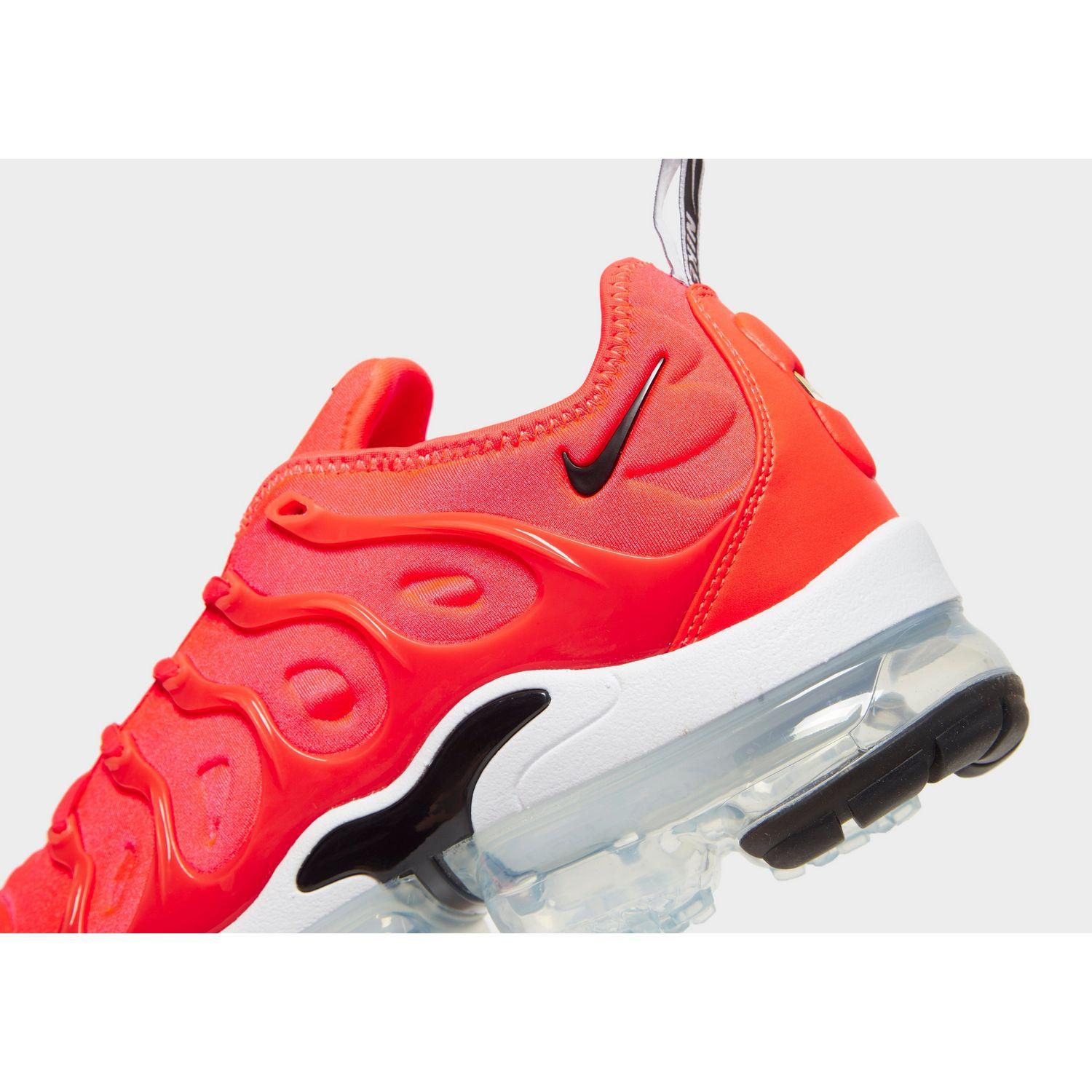 nike vapormax overbranding