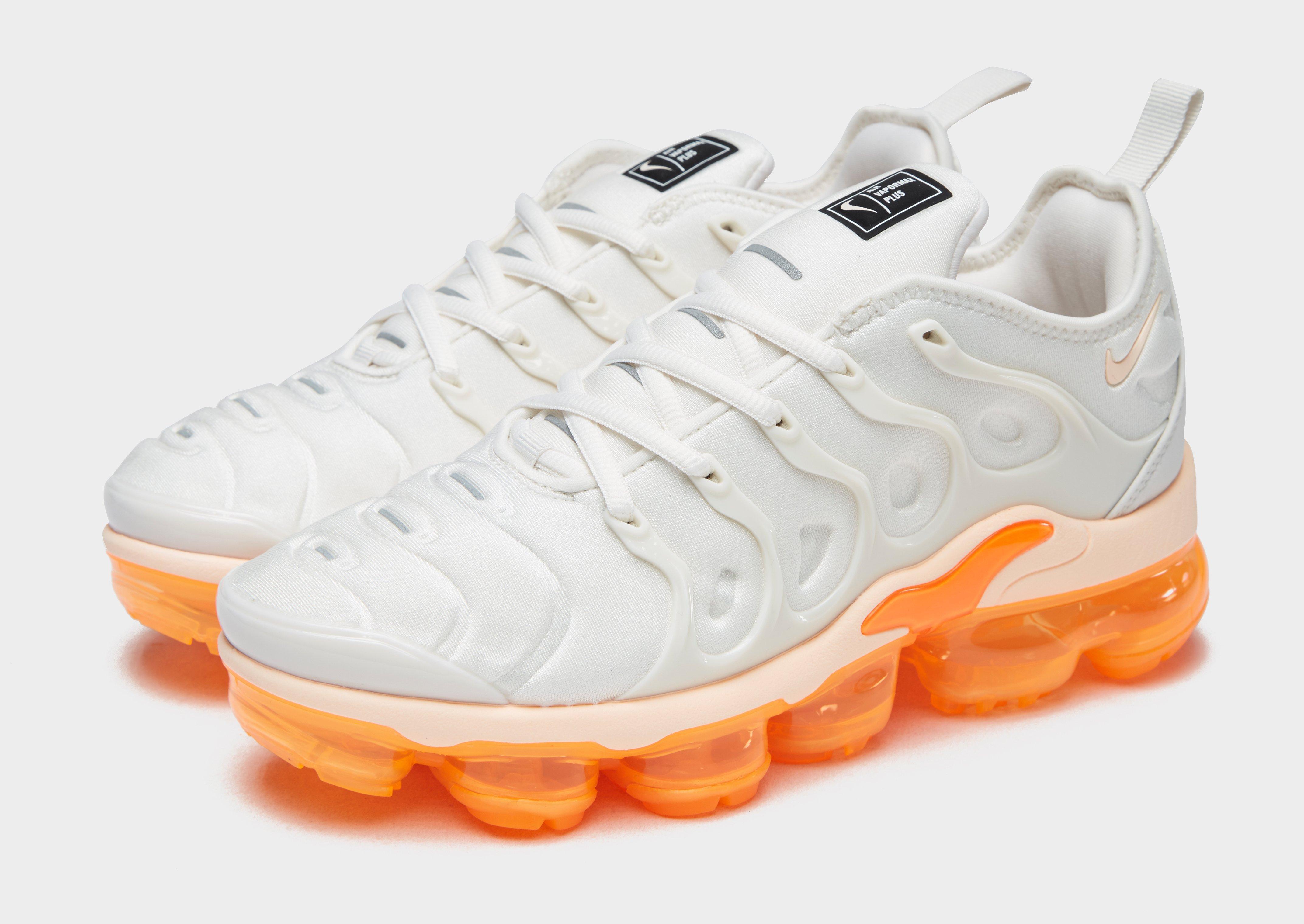 nike air vapormax orange and white