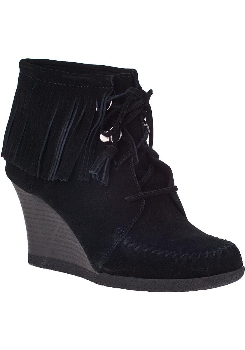 minnetonka black boot