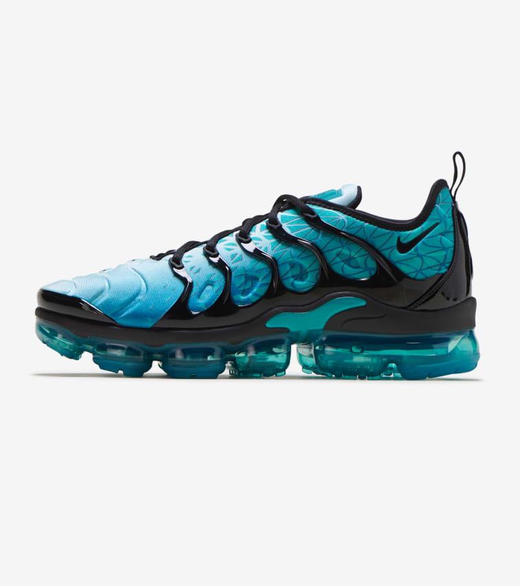 blue and green vapormax plus