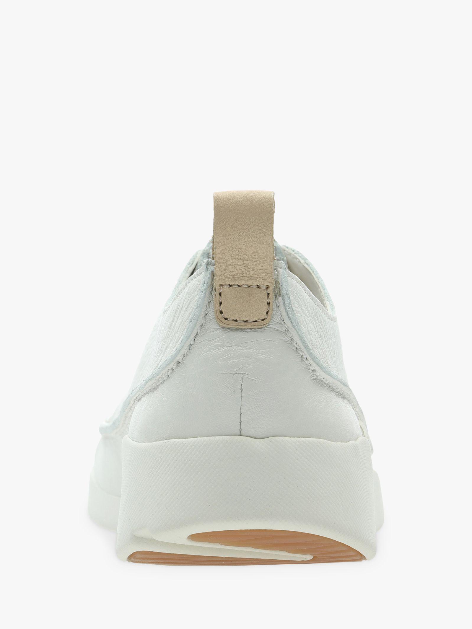 clarks trigenic clara