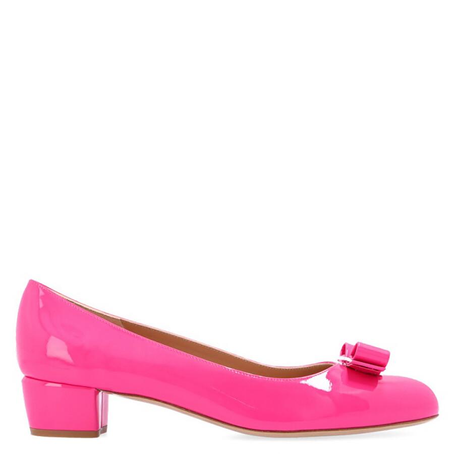 Ferragamo Salvatore Ladies Hot Vara Bow Pump Shoe, Size 6 in Pink