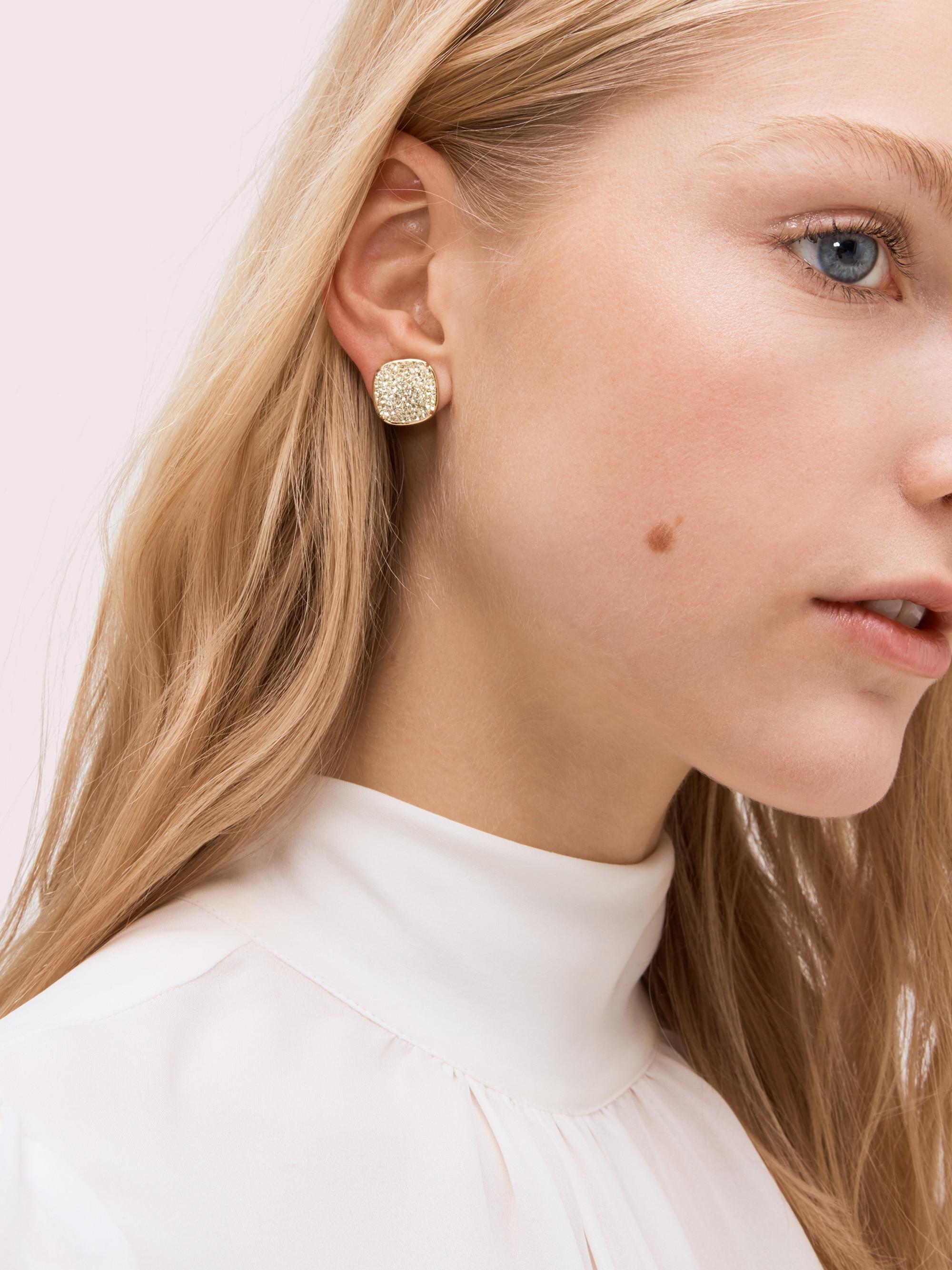 clay pave small square studs