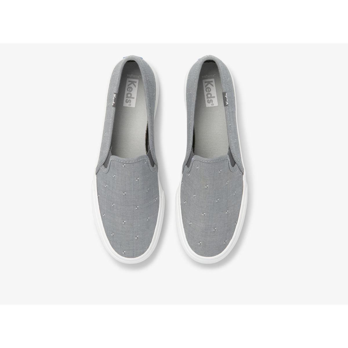 dark gray keds