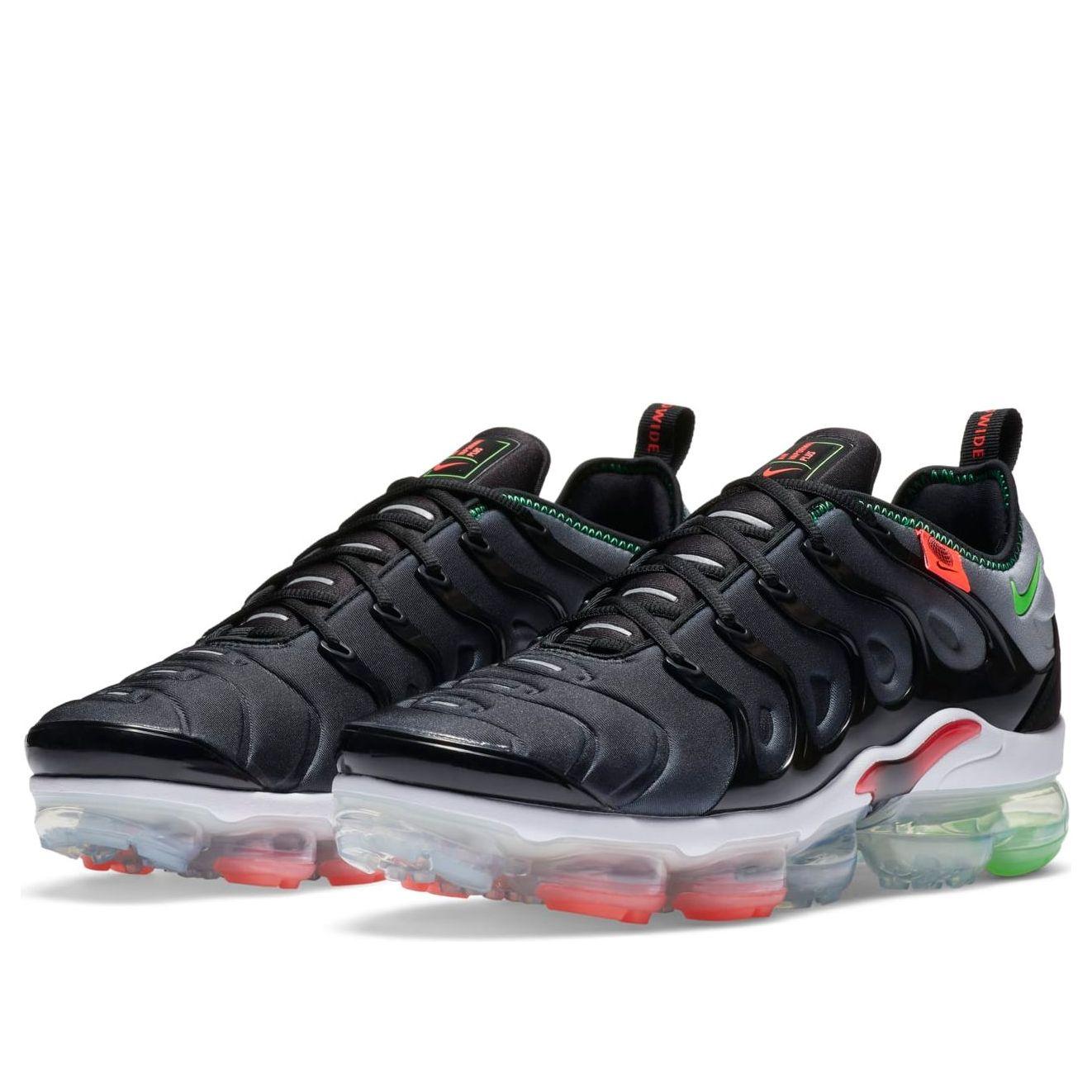 nike air vapormax plus worldwide black
