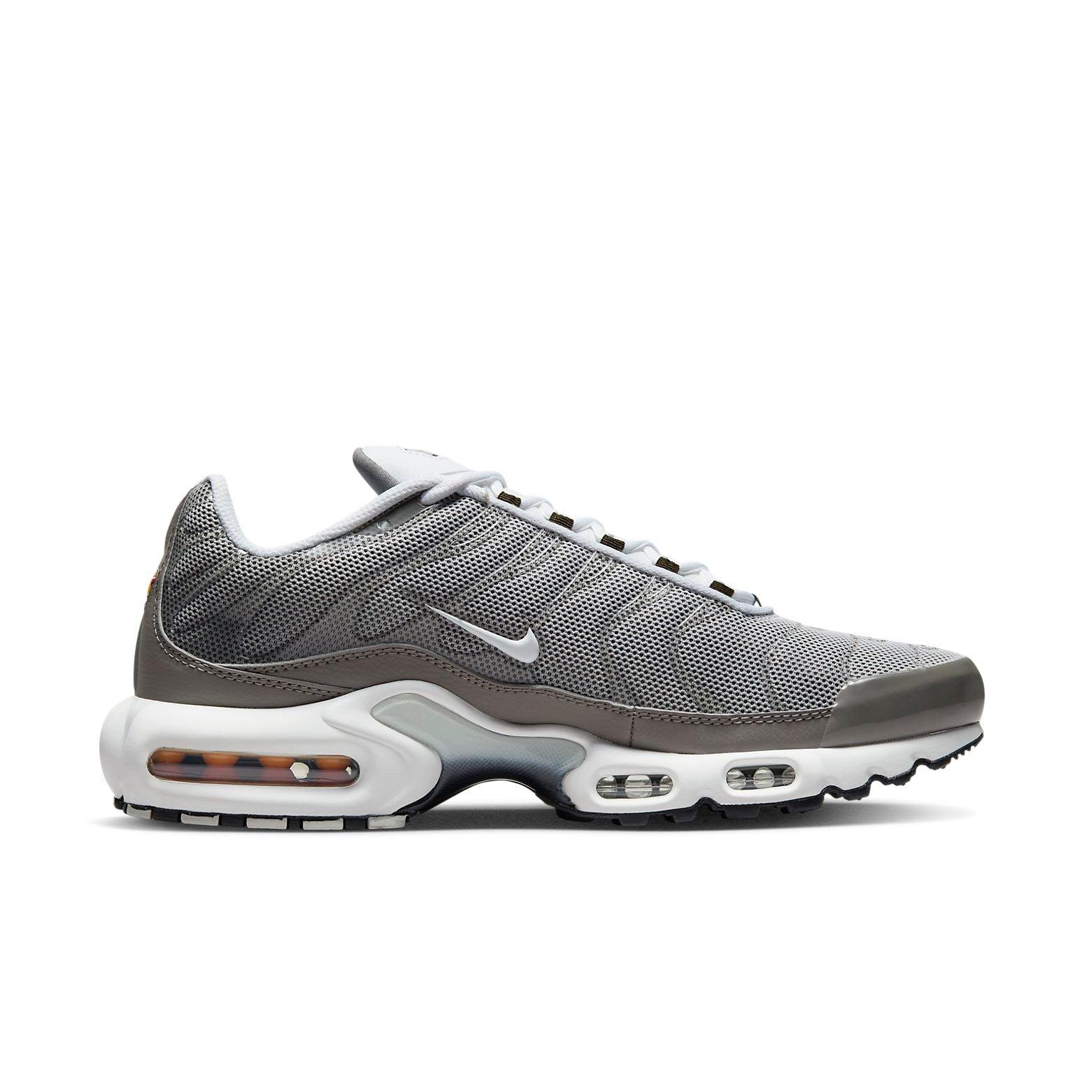 nike tn grey white