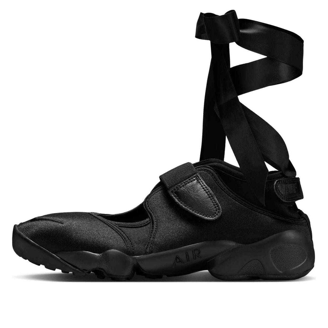 nike women chunky shoes