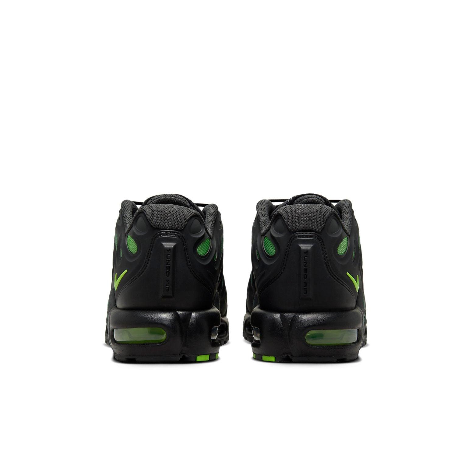 black nike shoes with green tick