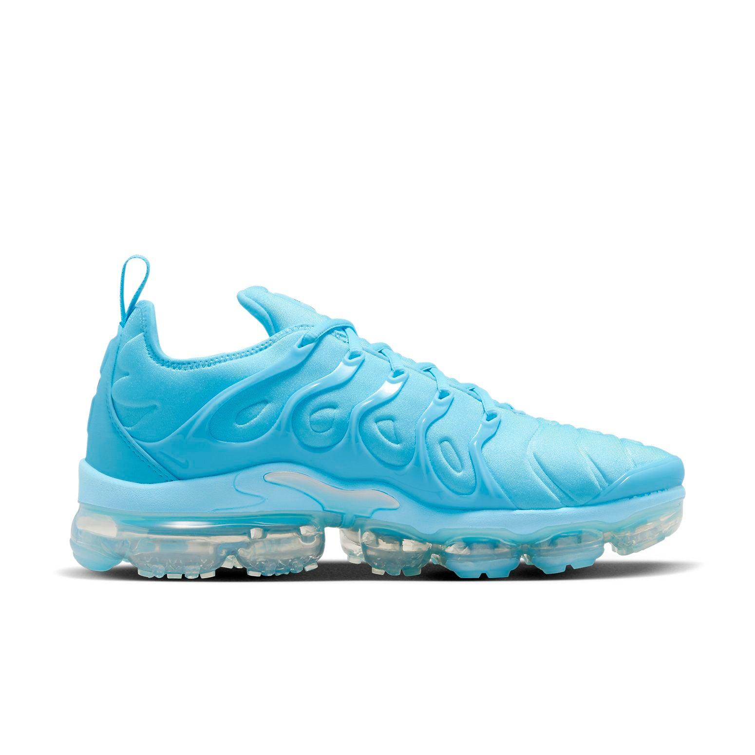 vapormax plus baby blue