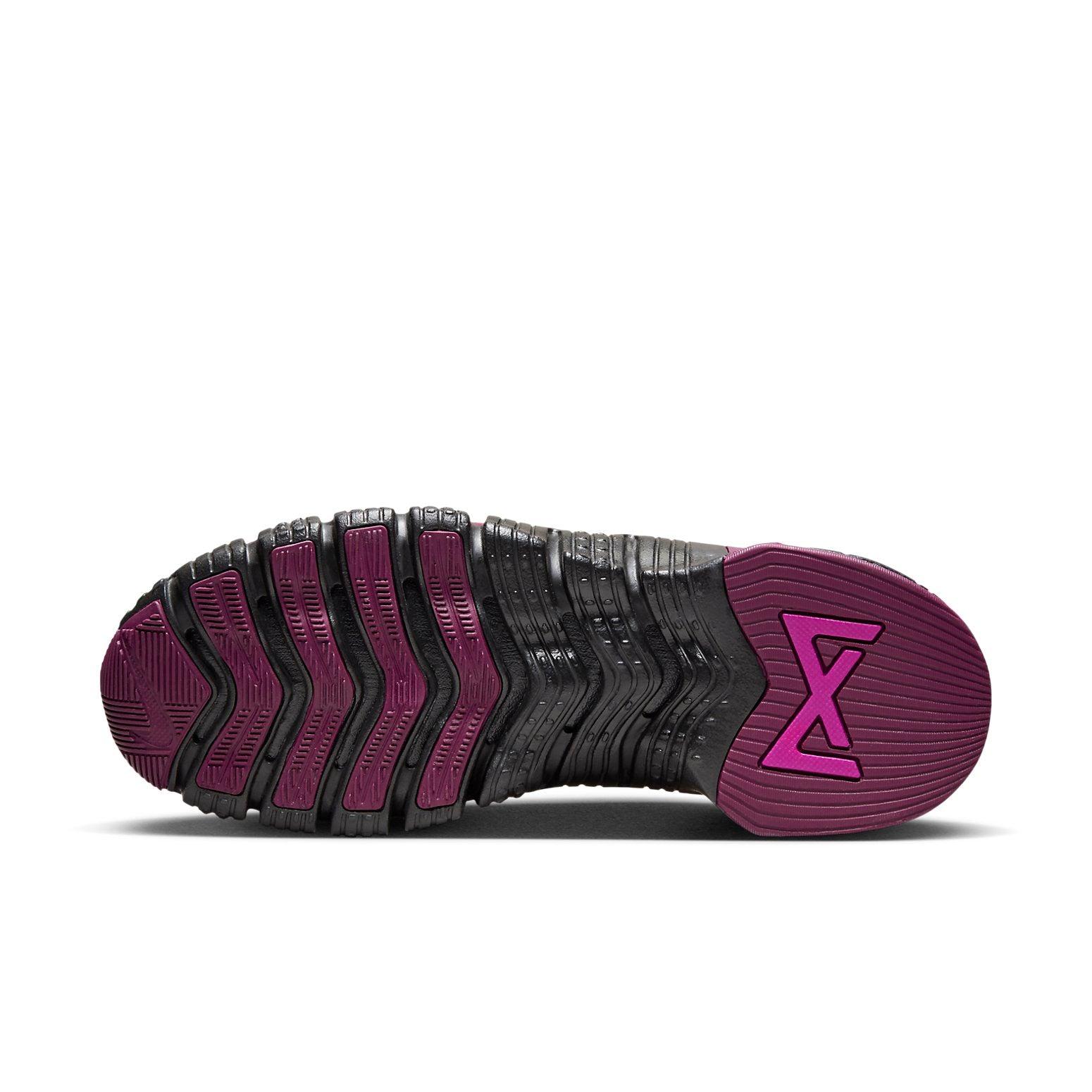 Nike free x metcon store burgundy