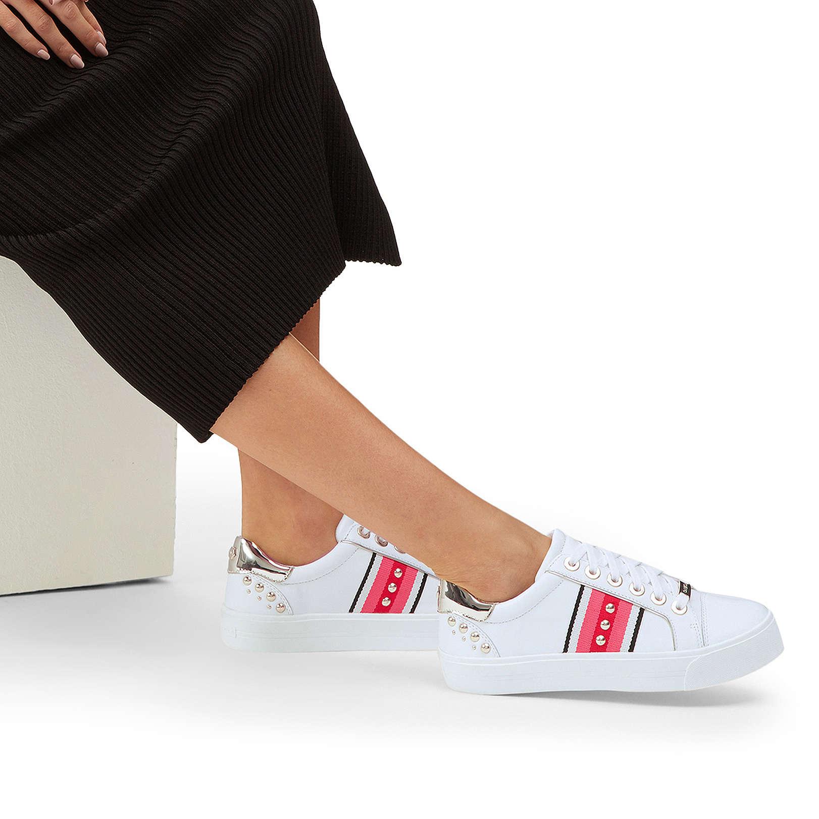 carvela lax