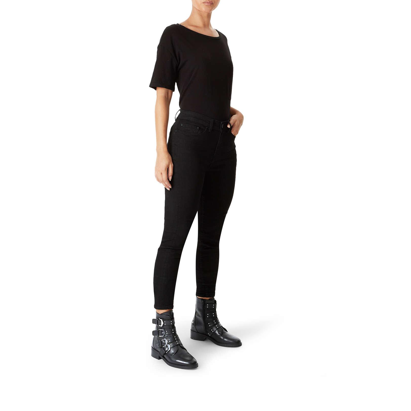 scant carvela