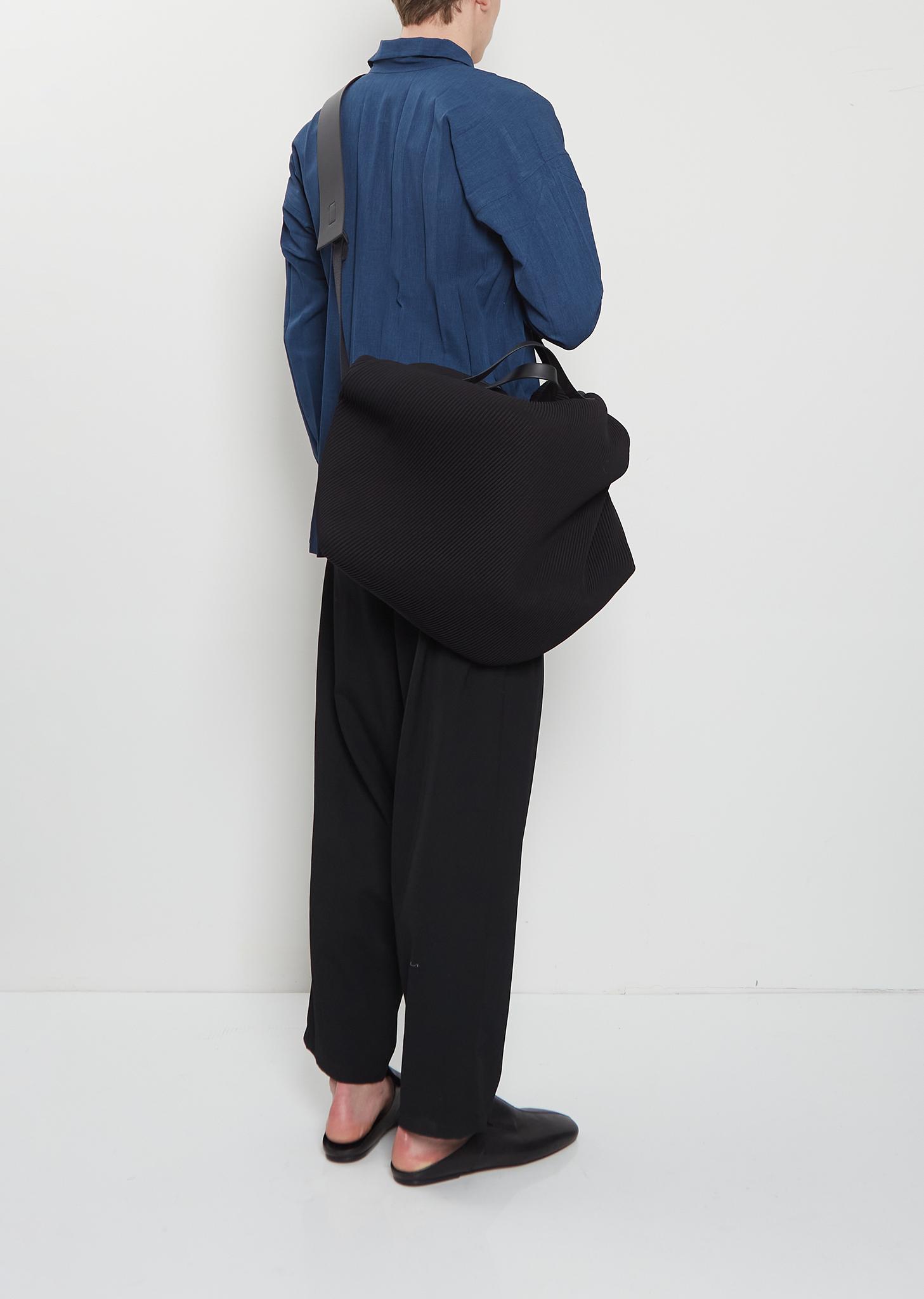 Homme Plissé Issey Miyake Travel Bag in Black | Lyst