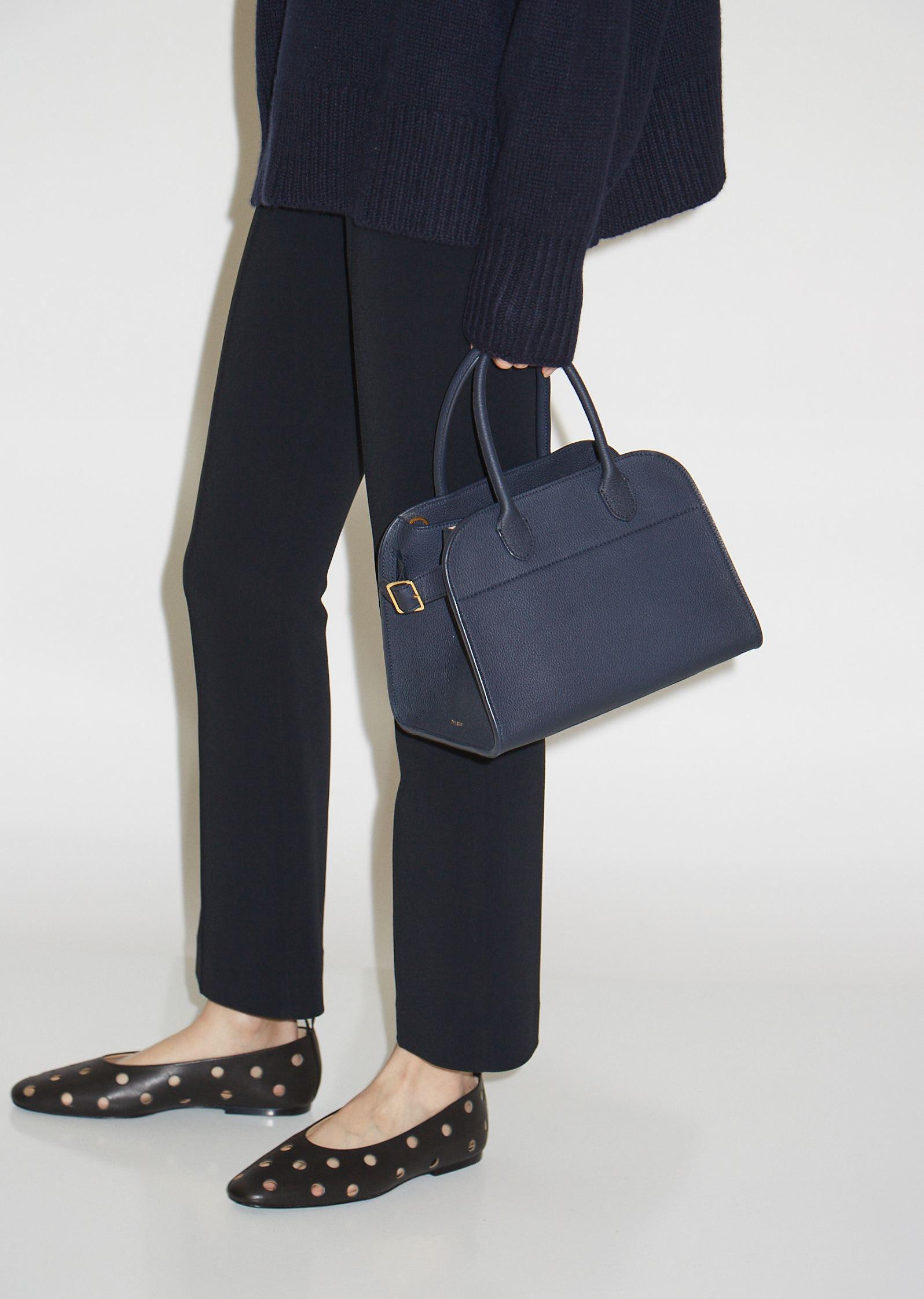 The Rowマルゴー１０　ネイビー The Row Margaux 10 Bag in Blue | Lyst Canada