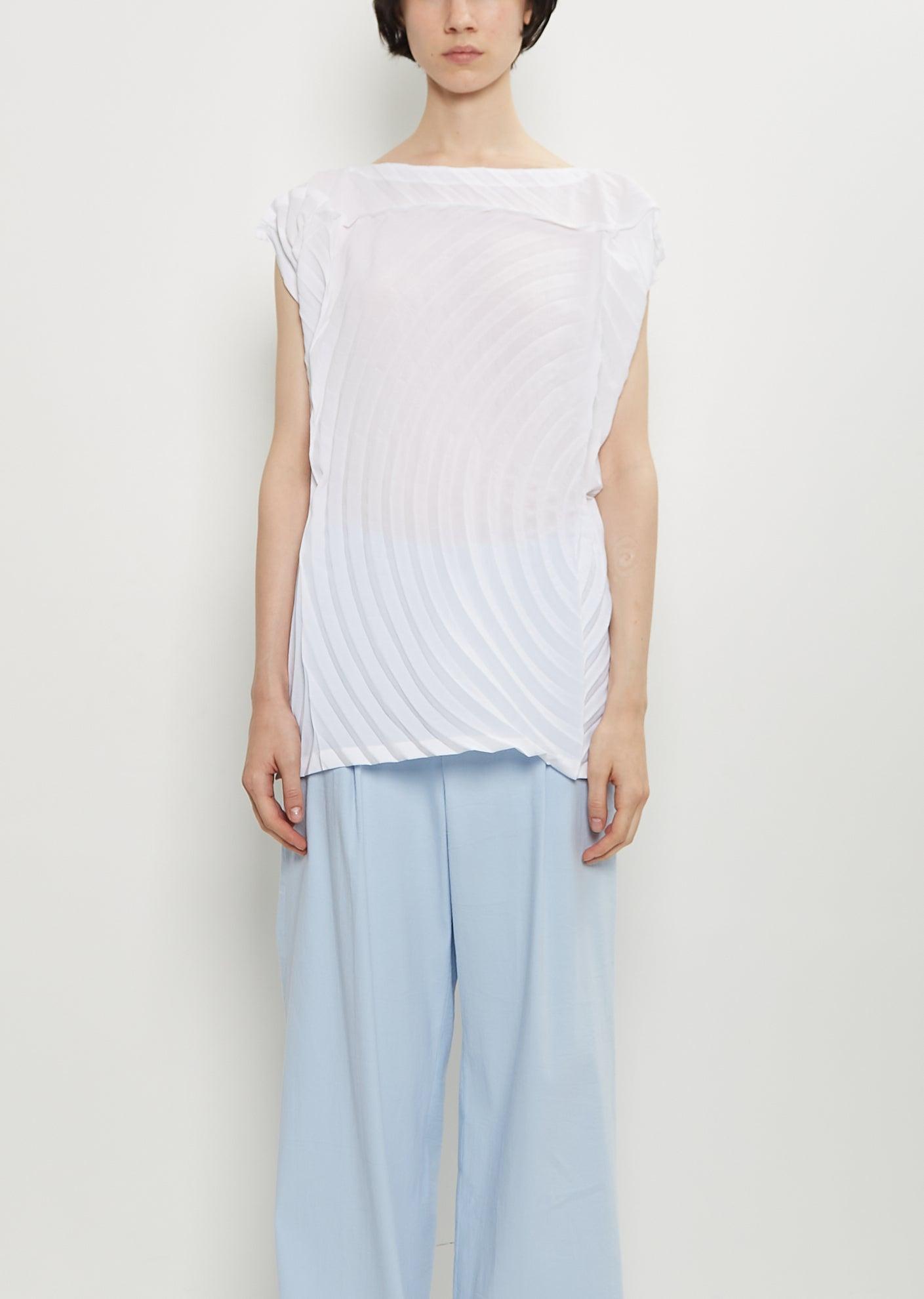 sale【ISSEY MIYAKE】トップス Issey-Miyake-Fete-Black-