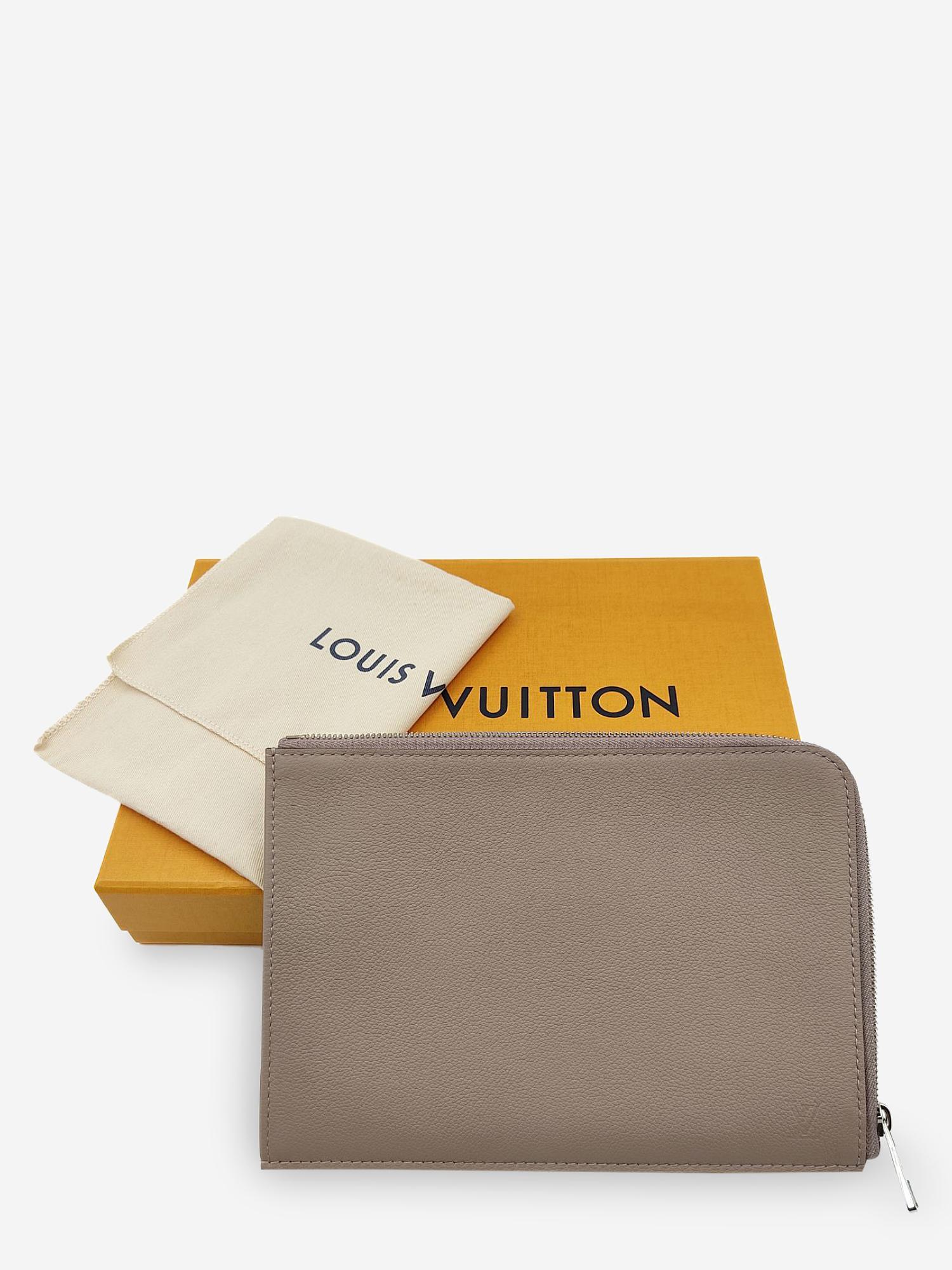 Louis Vuitton Clutch Bags - Lampoo