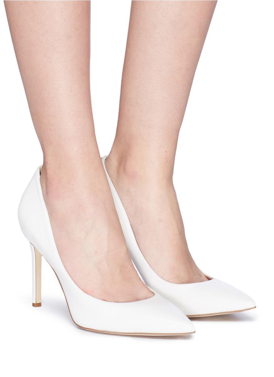 black vapormax finish line