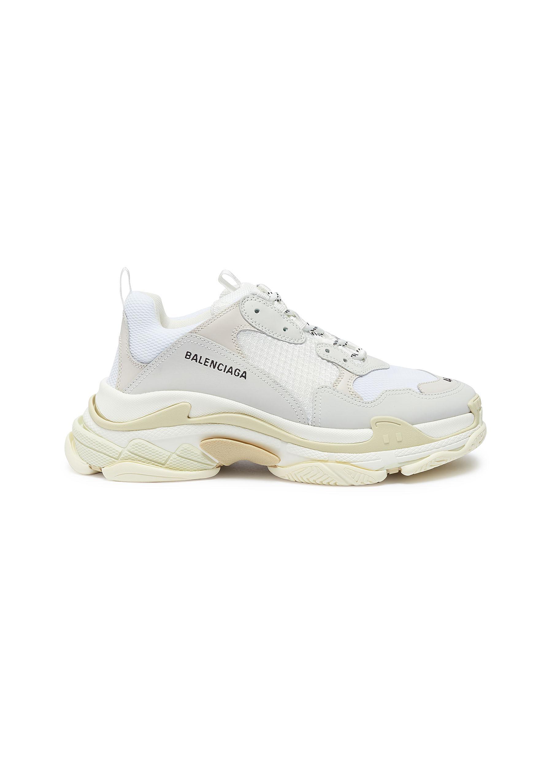 all white triple s balenciaga